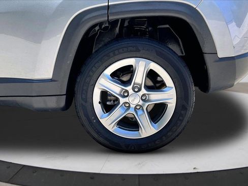 Used 2024 Jeep Compass Latitude AWD/4WD image 33