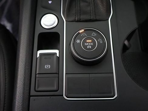 Used 2019 Volkswagen Atlas SE w/ Panoramic Sunroof Package image 57