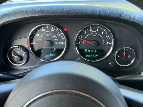 Used 2015 Jeep Wrangler Unlimited Sahara w/ Max Tow Package AWD/4WD image 19