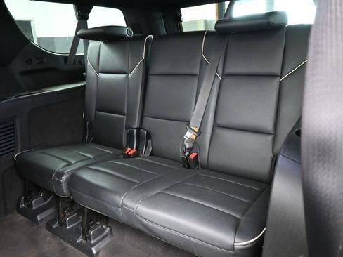 Used 2023 Cadillac Escalade ESV Premium Luxury image 40