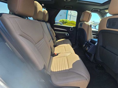 Certified 2025 Land Rover Discovery Dynamic SE image 14