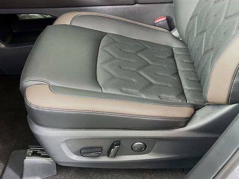 New 2026 Nissan Pathfinder Platinum image 18