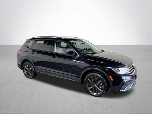 Certified 2022 Volkswagen Tiguan SE w/ Panoramic Sunroof Package image 5