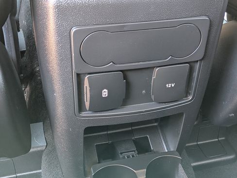 Used 2023 Ford Explorer XLT RWD image 16