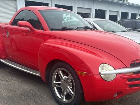 Used 2004 Chevrolet SSR w/ Preferred Equipment Group RWD image 3