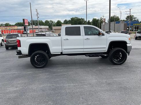 Used 2018 GMC Sierra 2500 SLT w/ Duramax Plus Package AWD/4WD image 6
