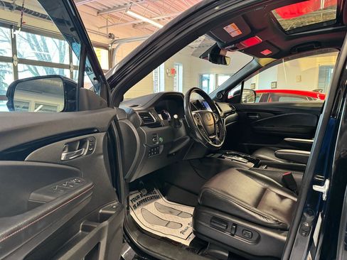 Used 2022 Honda Ridgeline Black Edition image 9