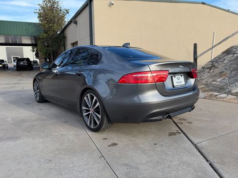 Used 2017 Jaguar XE Prestige image 3