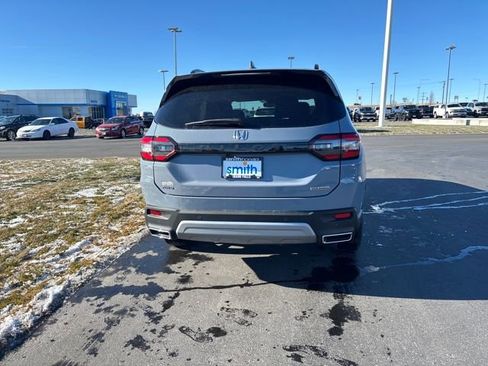 New 2025 Honda Pilot Touring image 4