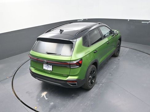 New 2026 Volkswagen Taos SE image 16