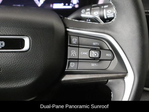 Used 2023 Jeep Grand Cherokee Limited w/ Luxury Tech Group II AWD/4WD image 10