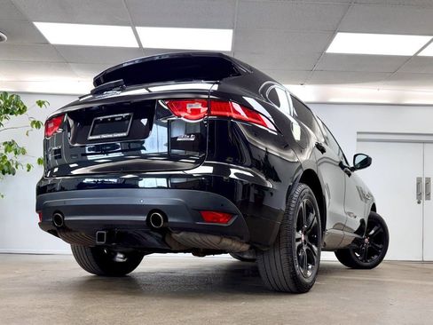 Used 2017 Jaguar F-PACE R-Sport image 23