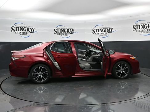 Used 2018 Toyota Camry SE w/ Moonroof Package FWD image 45