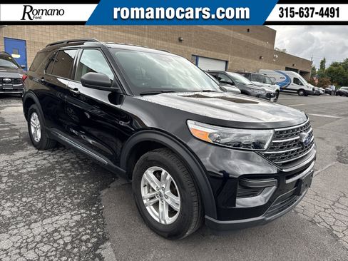 Used 2022 Ford Explorer XLT image 1