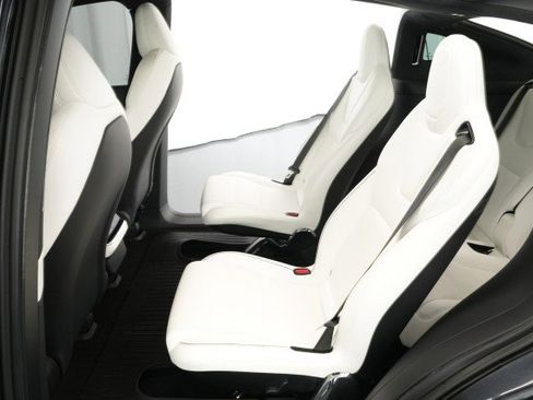 Used 2023 Tesla Model X Plaid image 51