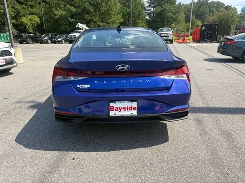 Used 2023 Hyundai Elantra SE w/ Preferred Accessory Package FWD image 19