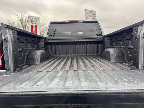 Used 2020 GMC Sierra 1500 SLE w/ SLE Value Package image 19