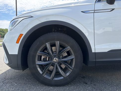 Certified 2024 Volkswagen Tiguan SE AWD/4WD image 10