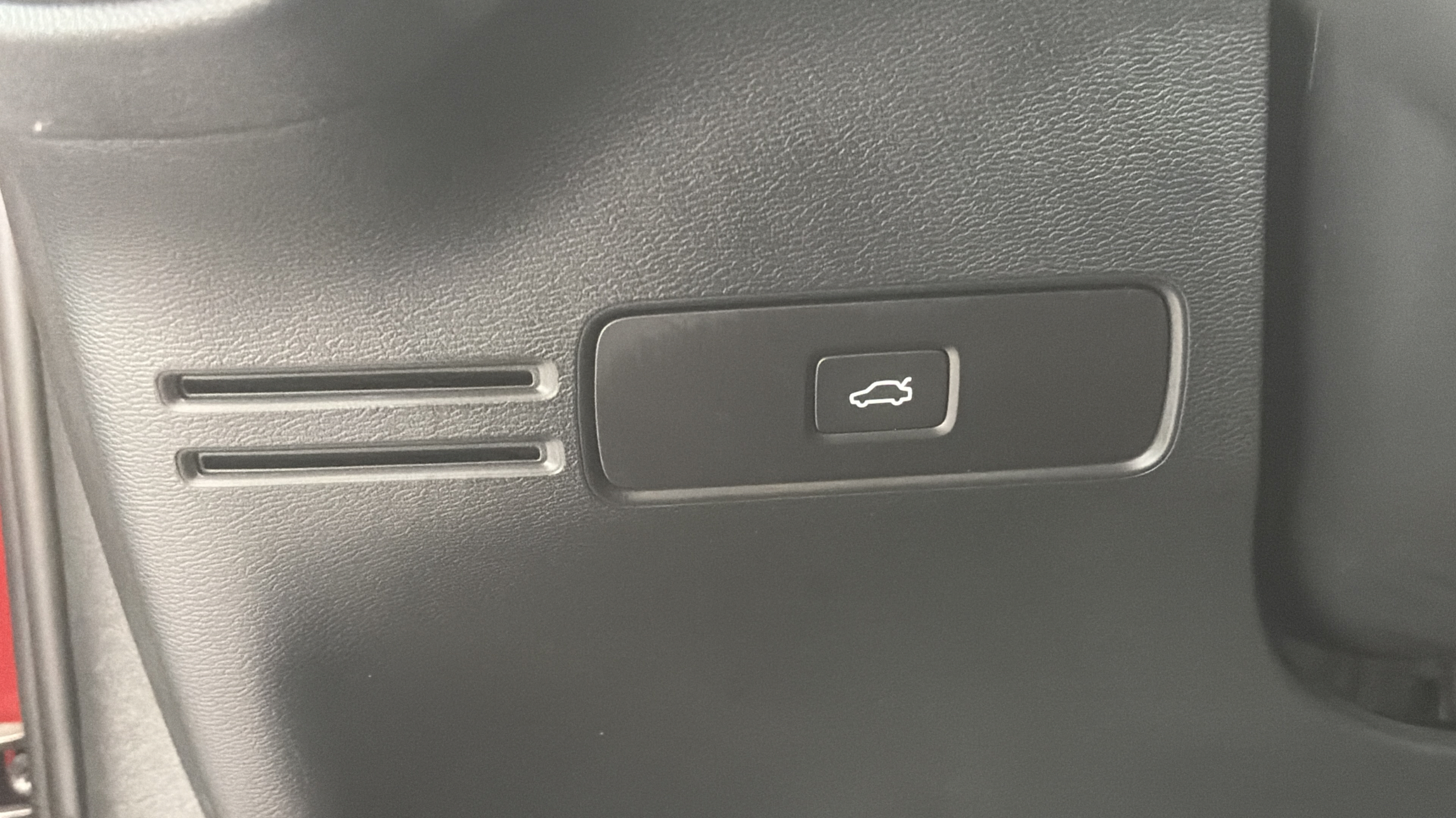 Used 2024 Volvo XC40 B5 Plus AWD/4WD image 19