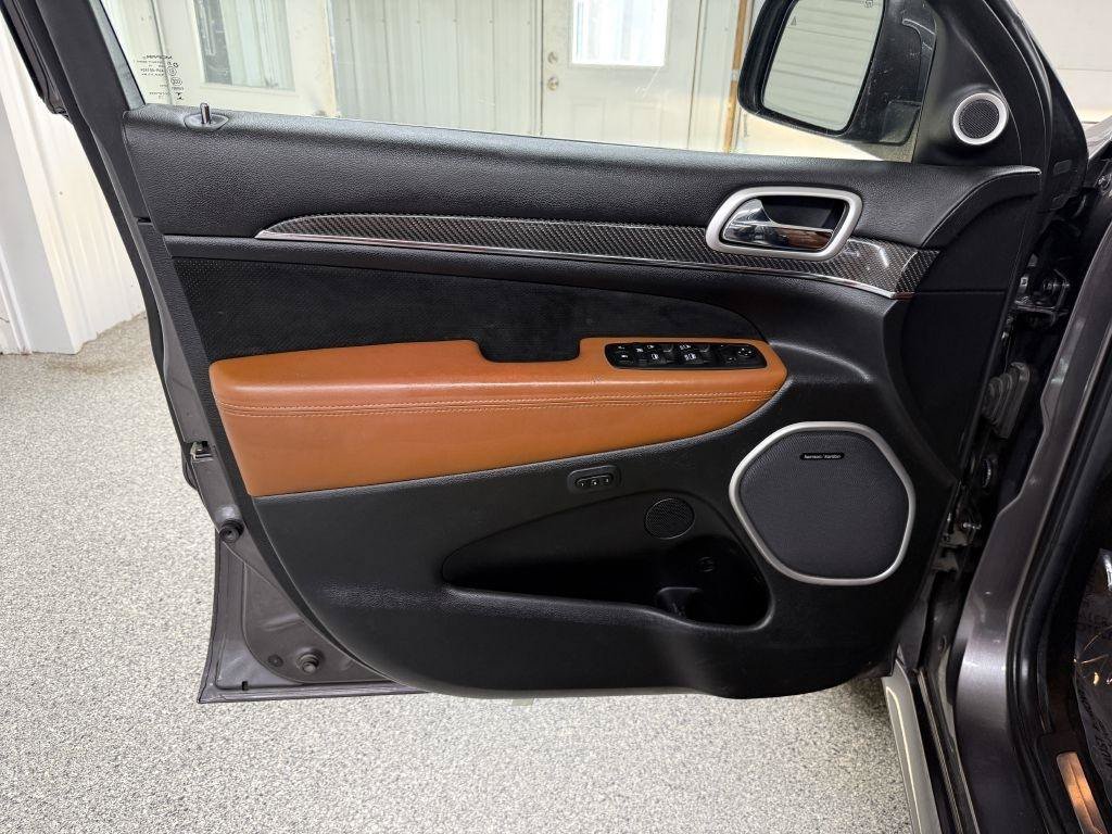 Used 2015 Jeep Grand Cherokee SRT AWD/4WD image 24