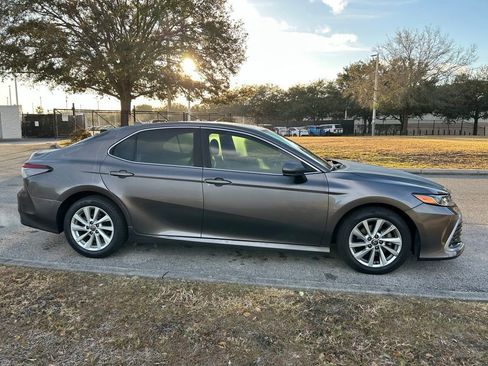 Used 2021 Toyota Camry LE image 6