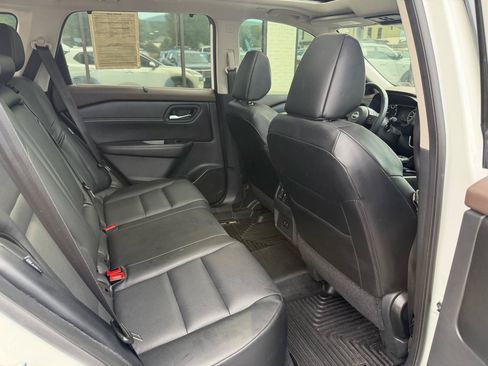 Used 2023 Nissan Rogue SV w/ SV Premium Package AWD/4WD image 18