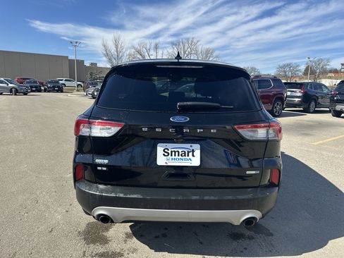 Used 2020 Ford Escape SE image 9