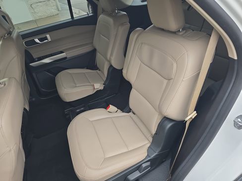 Used 2021 Ford Explorer XLT w/ Equipment Group 202A image 15