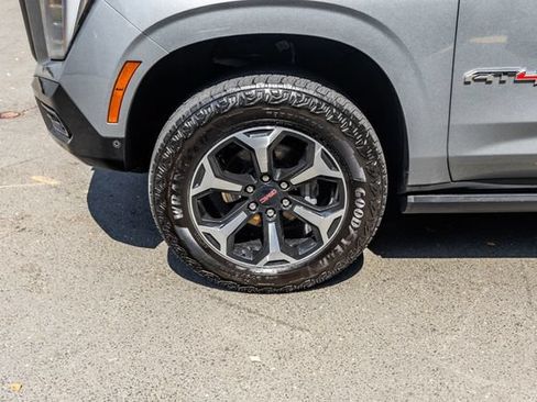 Used 2026 GMC Yukon AT4 w/ AT4 Premium Plus Package AWD/4WD image 12