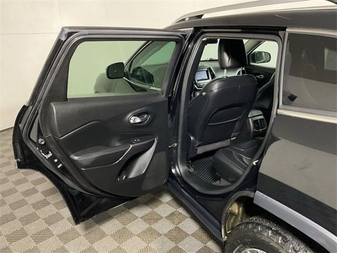 Used 2020 Jeep Cherokee Latitude Plus w/ Cold Weather Group image 28