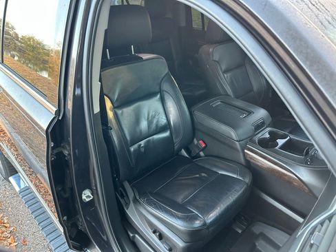 Used 2017 Chevrolet Suburban LT w/ LT Signature Package image 16