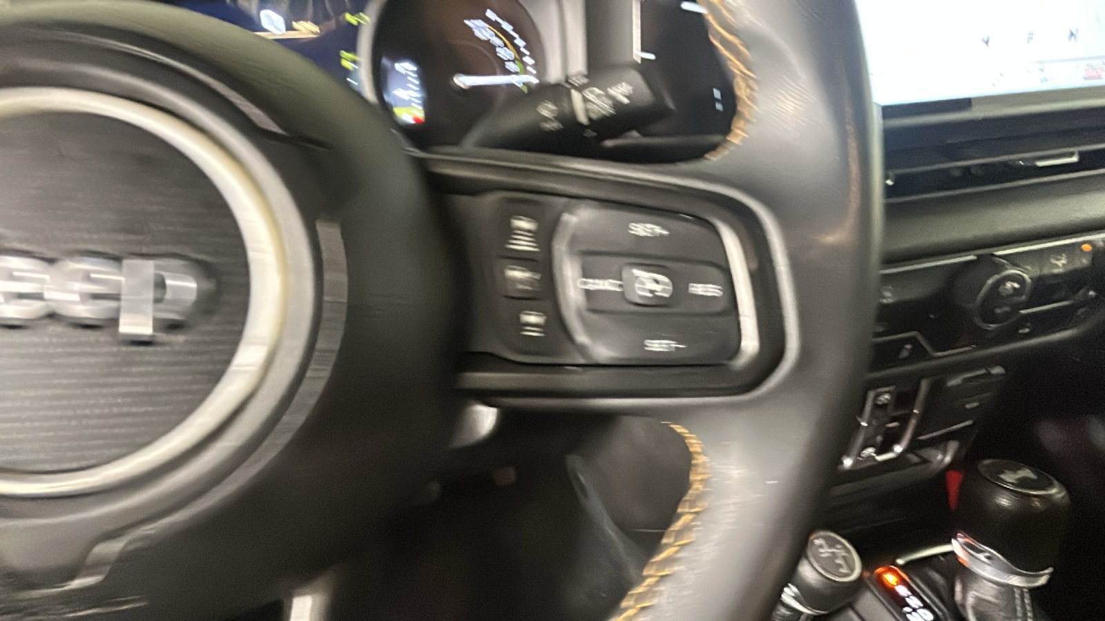 Used 2024 Jeep Wrangler Unlimited AWD/4WD image 17