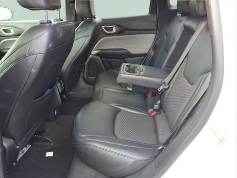 Used 2025 Jeep Compass Latitude image 22