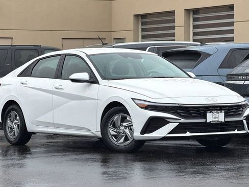 New 2026 Hyundai Elantra SE FWD image 2