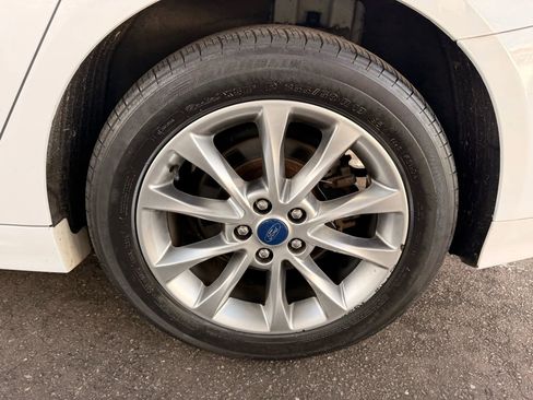 Used 2017 Ford Fusion SE w/ Fusion SE Technology Package image 39