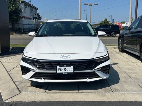 Certified 2025 Hyundai Elantra SEL FWD image 4