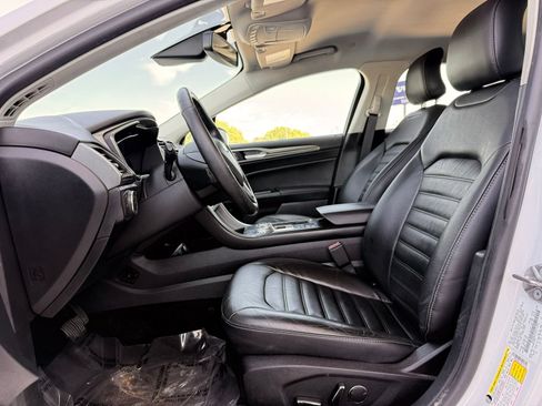 Used 2018 Ford Fusion SE w/ Equipment Group 602A FWD image 12