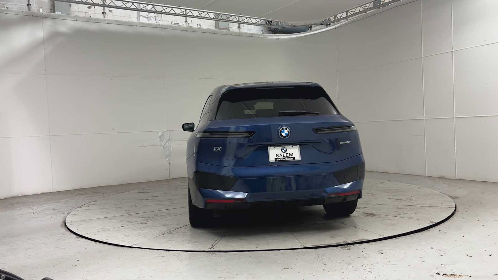 Used 2024 BMW iX xDrive50 w/ Premium Package AWD/4WD image 6