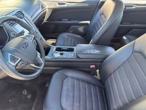 Used 2017 Ford Fusion SE w/ Equipment Group 201A image 11