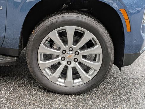 New 2026 Chevrolet Suburban Premier image 12