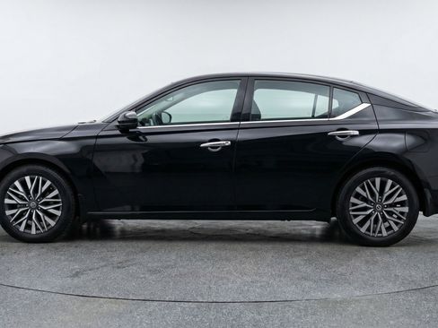 Used 2025 Nissan Altima 2.5 SV image 5