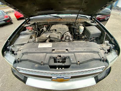 Used 2012 Chevrolet Avalanche LT image 18