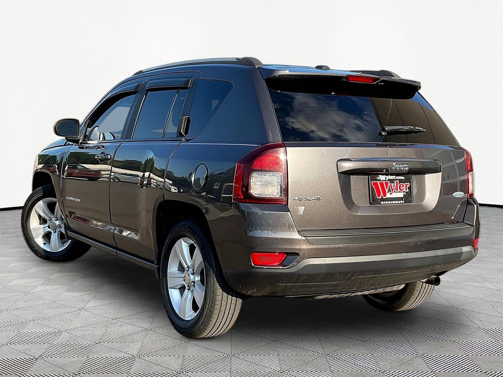 Used 2017 Jeep Compass Latitude AWD/4WD image 4