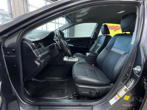 Used 2014 Toyota Camry SE FWD image 11