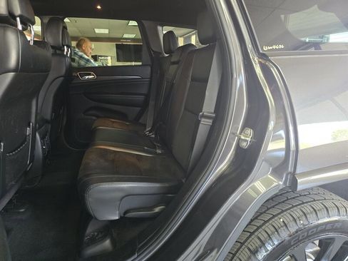 Used 2019 Jeep Grand Cherokee Altitude image 12