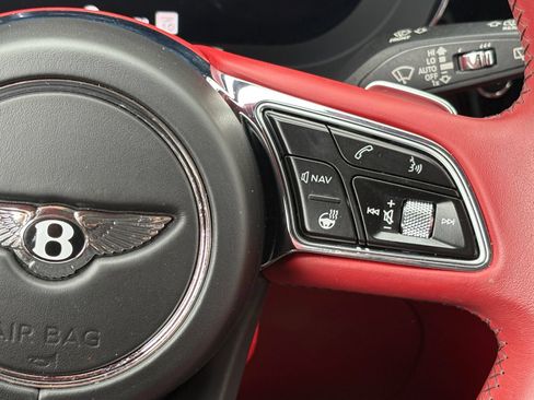 Used 2021 Bentley Bentayga AWD/4WD image 26