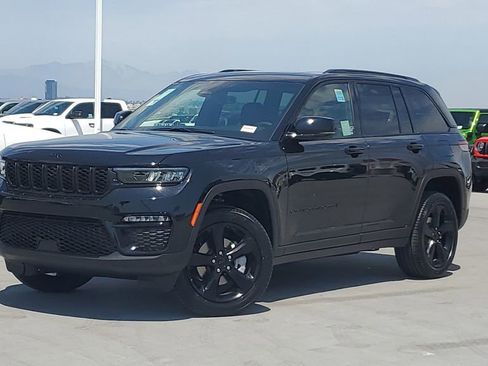 New 2025 Jeep Grand Cherokee Limited w/ Black Appearance Package image 32