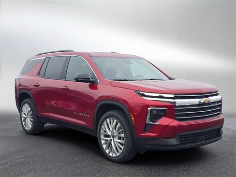 New 2026 Chevrolet Traverse LT image 1