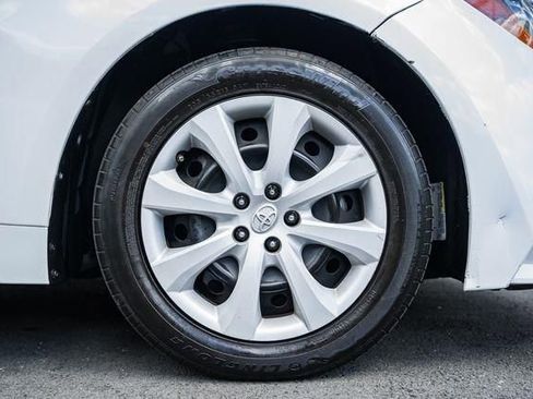 Used 2022 Toyota Corolla LE image 14