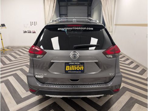 Used 2020 Nissan Rogue SV w/ Premium Package FWD image 24